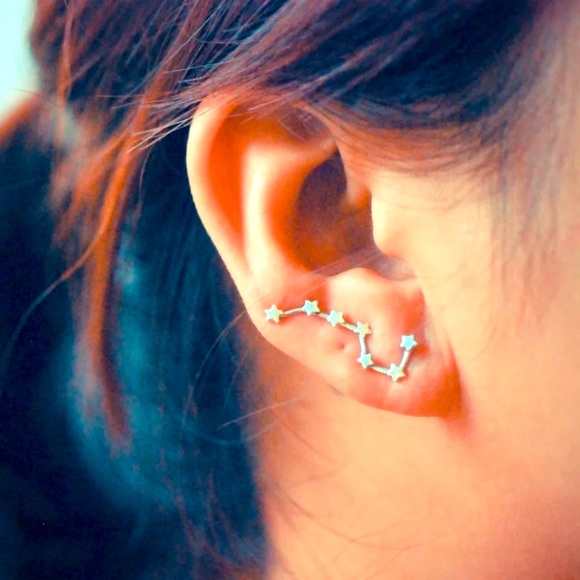 Boutique Jewelry - 🍒3/$30 New Silver Big Dipper Crawler Earrings